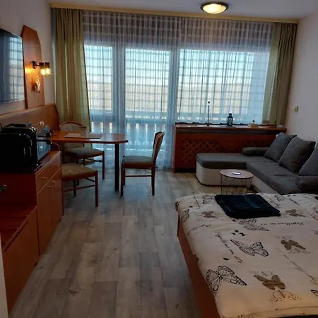 Almberg Apartment *
