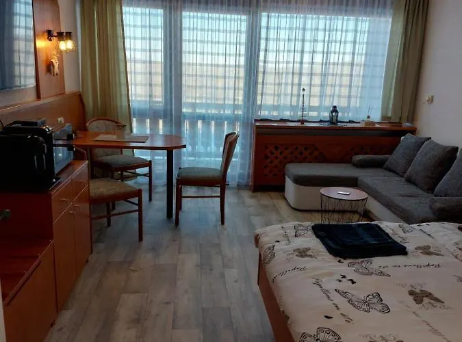 Almberg Apartamento *